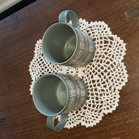 Vintage Pottery Barn Aztec Sgraffito Bongo Green Mugs - Picture 3 of 9
